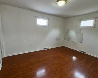 411 S Walnut Street - Photo Thumbnail 12