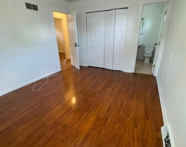 411 S Walnut Street - Photo Thumbnail 14