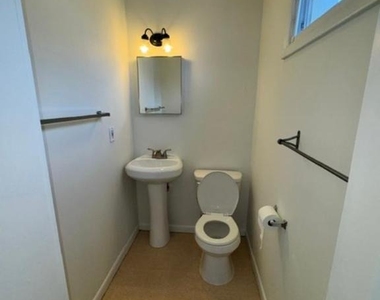411 S Walnut Street - Photo Thumbnail 13
