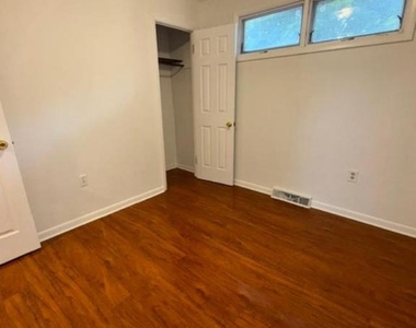 411 S Walnut Street - Photo Thumbnail 18