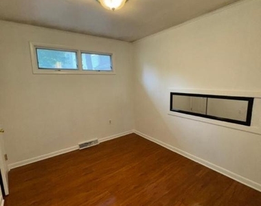 411 S Walnut Street - Photo Thumbnail 17