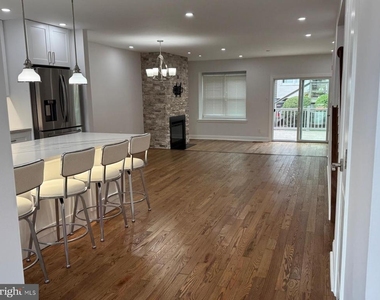 4002 Franklin Court - Photo Thumbnail 2