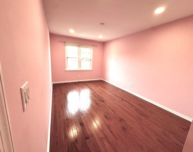 4002 Franklin Court - Photo Thumbnail 8