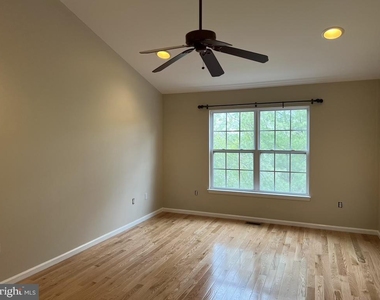 49 Truman Avenue - Photo Thumbnail 15
