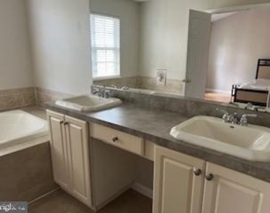 49 Truman Avenue - Photo Thumbnail 18