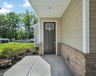 228 Park Ln - Photo Thumbnail 2