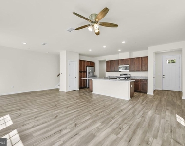 228 Park Ln - Photo Thumbnail 5