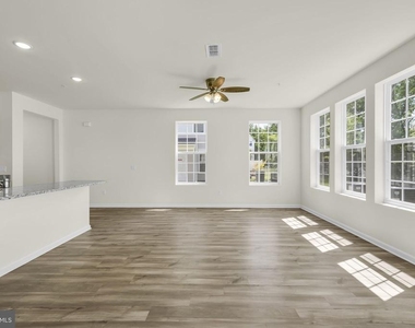 228 Park Ln - Photo Thumbnail 8