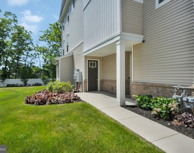 228 Park Ln - Photo Thumbnail 1