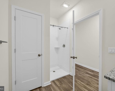 228 Park Ln - Photo Thumbnail 16