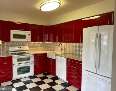 4 Kensington Court - Photo Thumbnail 8