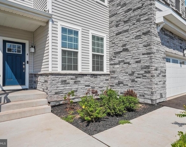 4 William Boyer Drive - Photo Thumbnail 2
