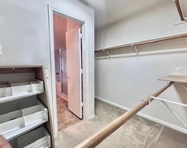 307 Green Slope Ln - Photo Thumbnail 10