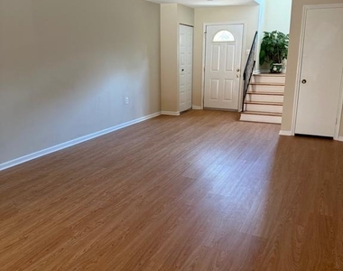 2 Lafayette Lane - Photo Thumbnail 1