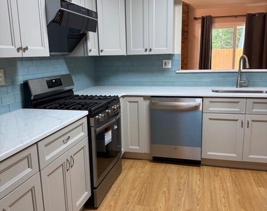 2 Lafayette Lane - Photo Thumbnail 6
