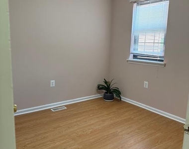 2 Lafayette Lane - Photo Thumbnail 14