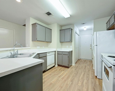 9602 Nightjar Dr - Photo Thumbnail 10