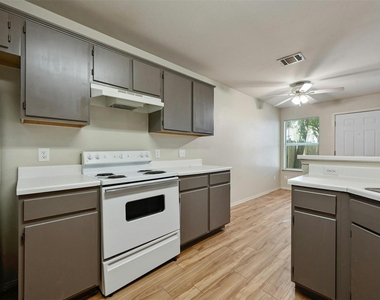 9602 Nightjar Dr - Photo Thumbnail 12