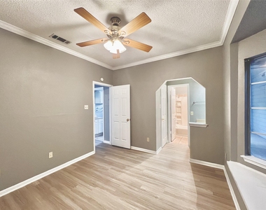 3111 Tom Green St - Photo Thumbnail 12