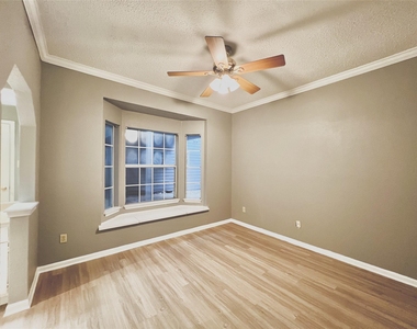 3111 Tom Green St - Photo Thumbnail 11