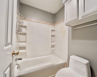 3111 Tom Green St - Photo Thumbnail 14