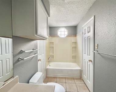 3111 Tom Green St - Photo Thumbnail 9