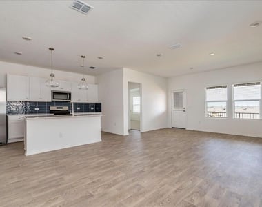 173 Balmorehea St - Photo Thumbnail 11