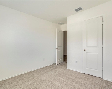 173 Balmorehea St - Photo Thumbnail 19