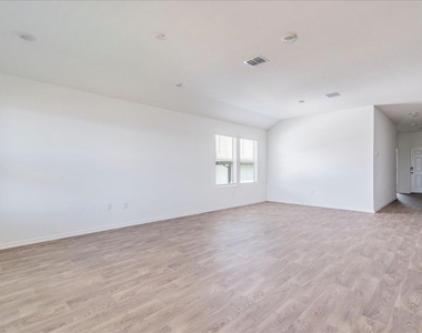 173 Balmorehea St - Photo Thumbnail 13