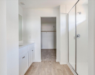 173 Balmorehea St - Photo Thumbnail 16