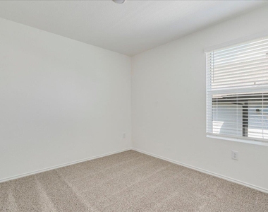 173 Balmorehea St - Photo Thumbnail 20