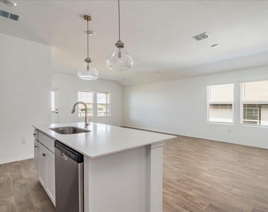 173 Balmorehea St - Photo Thumbnail 9