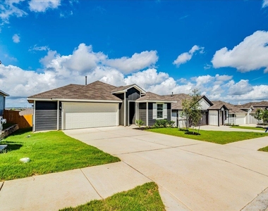 173 Balmorehea St - Photo Thumbnail 4