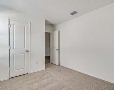 173 Balmorehea St - Photo Thumbnail 21