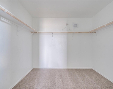 173 Balmorehea St - Photo Thumbnail 17