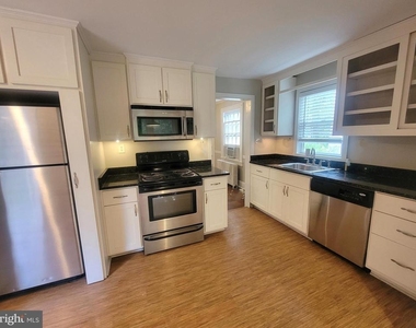 905 Evergreen Avenue - Photo Thumbnail 4