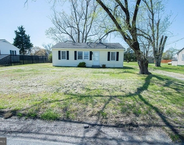 602 E Main Street - Photo Thumbnail 3