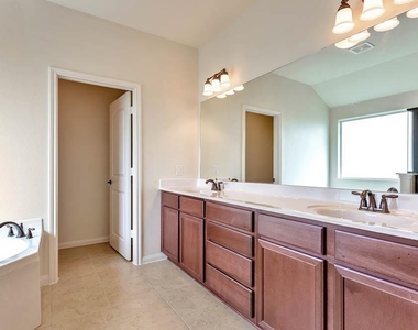1673 Breanna Ln - Photo Thumbnail 8