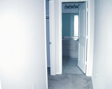 211 Pitkin Dr - Photo Thumbnail 16