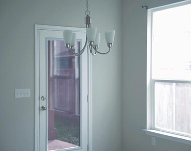 211 Pitkin Dr - Photo Thumbnail 3