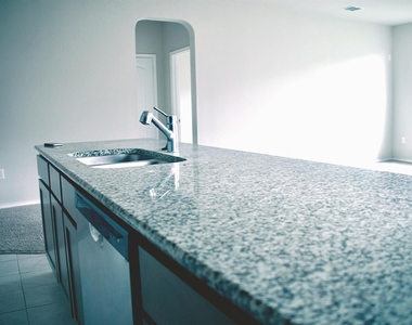 211 Pitkin Dr - Photo Thumbnail 4