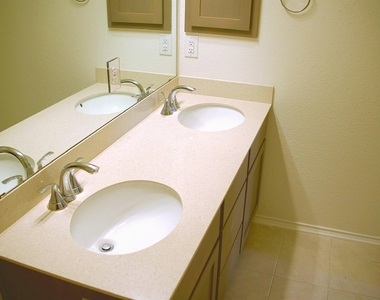 211 Pitkin Dr - Photo Thumbnail 15