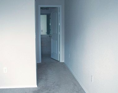 211 Pitkin Dr - Photo Thumbnail 18