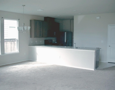 211 Pitkin Dr - Photo Thumbnail 13