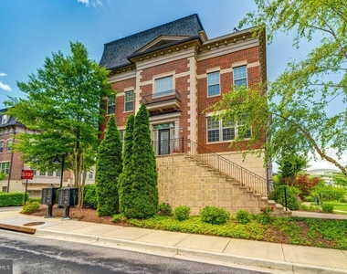 510 Overlook Park Drive - Photo Thumbnail 1