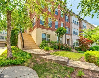 510 Overlook Park Drive - Photo Thumbnail 4