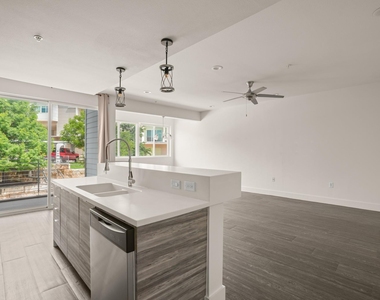 604 N Bluff Dr - Photo Thumbnail 8