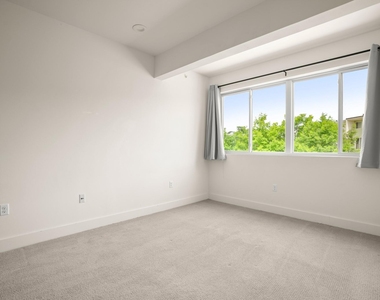 604 N Bluff Dr - Photo Thumbnail 18