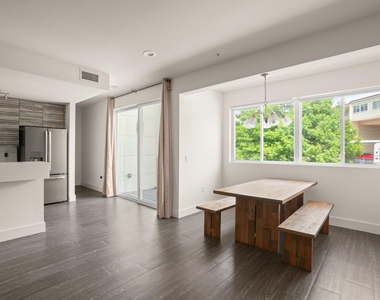 604 N Bluff Dr - Photo Thumbnail 13
