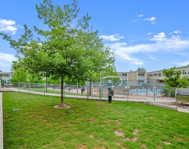 604 N Bluff Dr - Photo Thumbnail 32